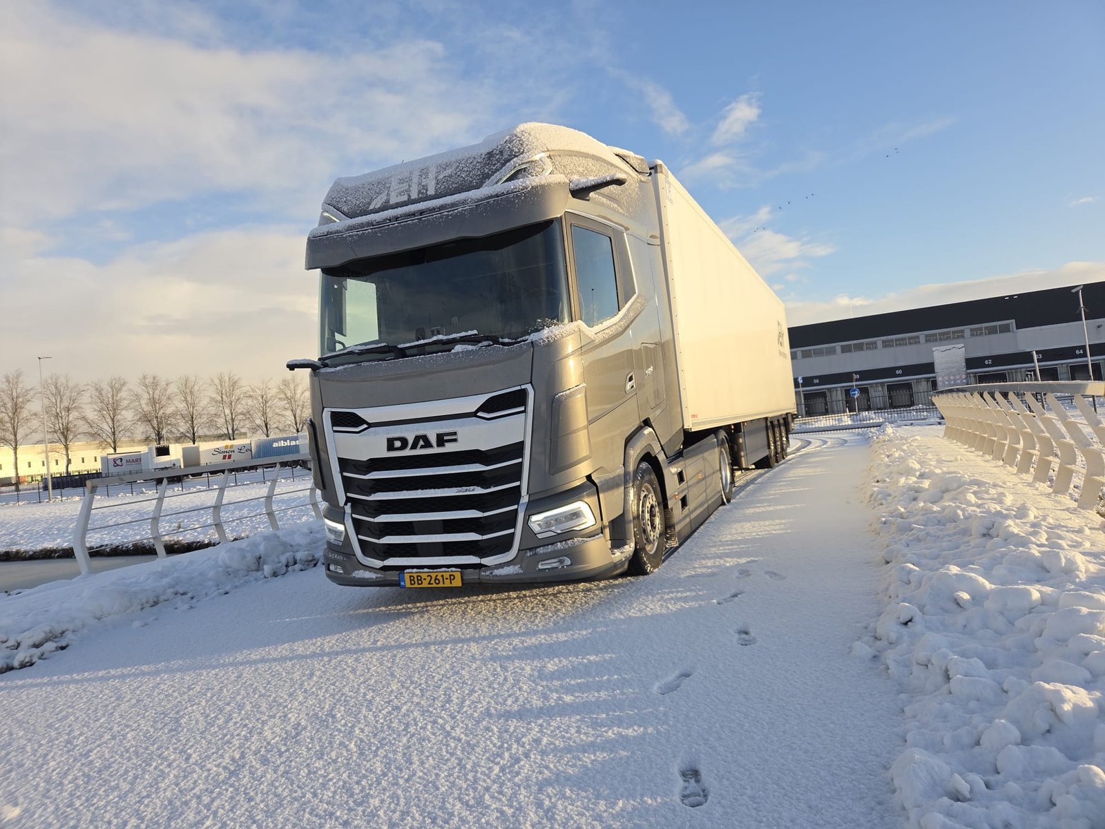 EH Transport DAF XG+ in winterse omstandigheden