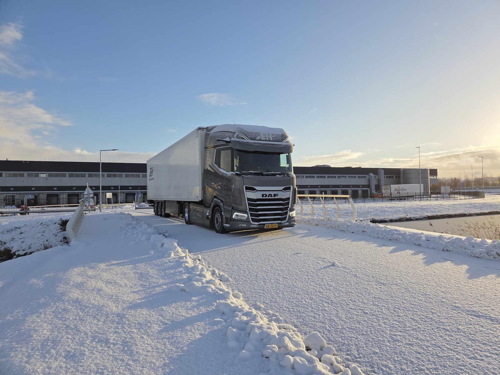 EH Transport koeloplegger op de weg